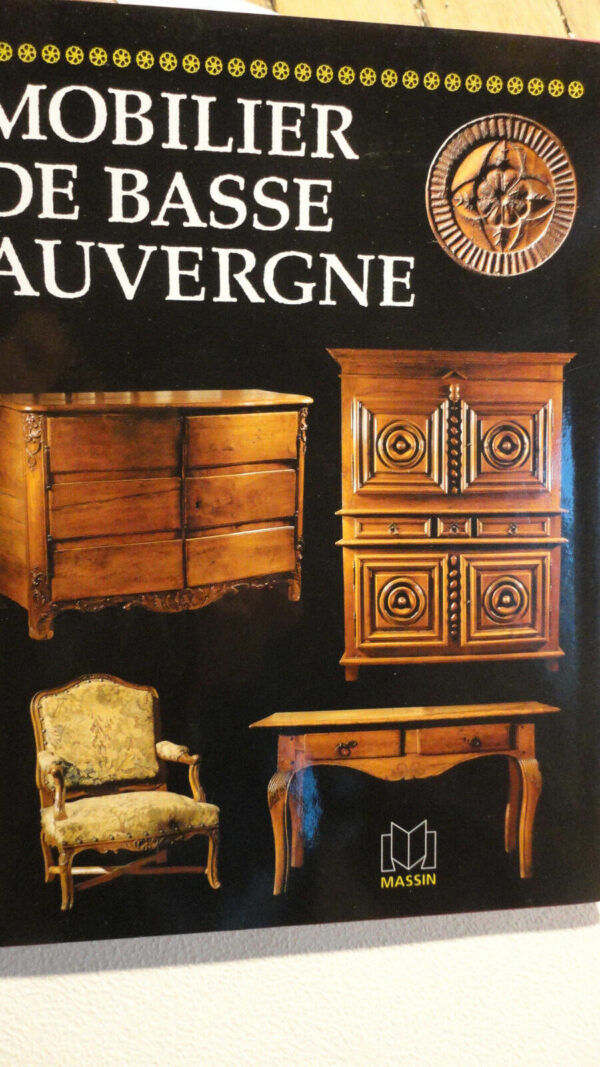 AUVERGNE  Mobilier de Basse Auvergne.        Massin CH, 1996