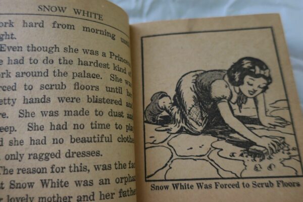 Disney STORY OF WALT DISNEY'S SNOW WHITE AND THE SEVEN DWARFS A BIG LITTLE BOOK – Image 5